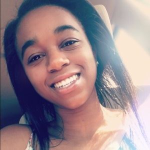 Meet your Posher, Anaya